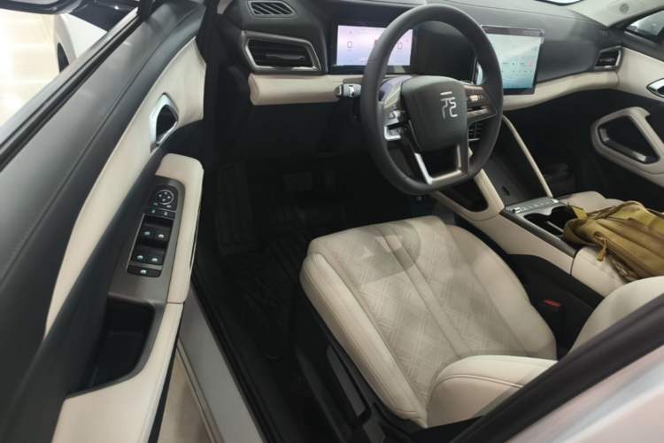 Used BYD Yuan UP 2025 Model 301KM Leading Version Driver Seat