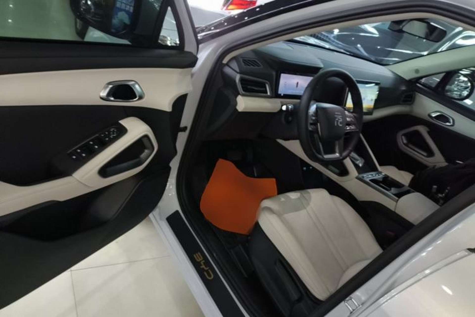 Used BYD Yuan UP 2025 Model 301KM Leading Version Driver Seat