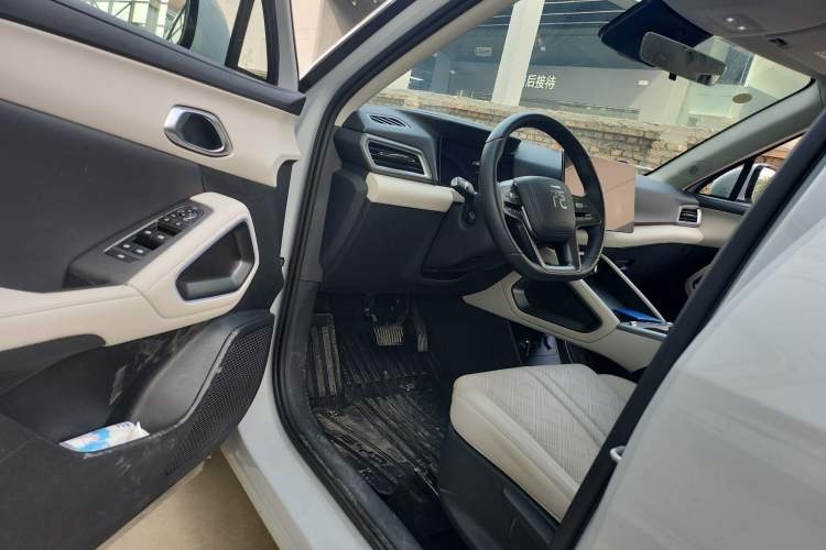 Used BYD Yuan UP 2025 Intelligent Driving Version 401 KM Dynamic Edition Driver Seat