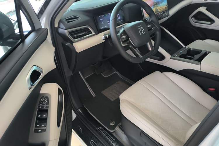 Used BYD Yuan UP 2025 Intelligent Driving Version 401 KM Dynamic Edition Driver Seat