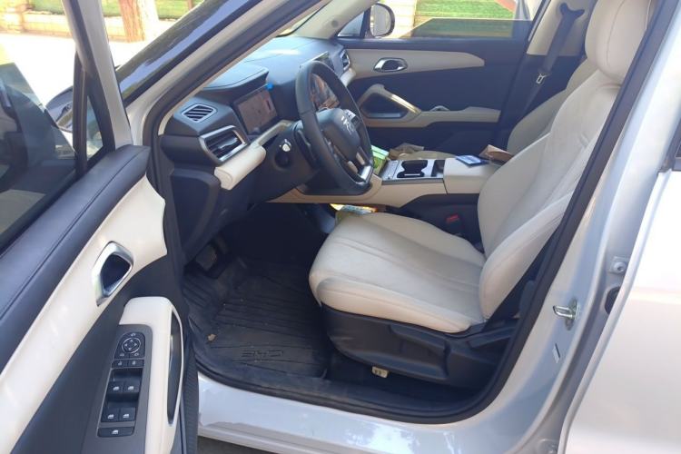 Used BYD Yuan UP 2025 Intelligent Driving Version 401 KM Dynamic Edition Driver Seat