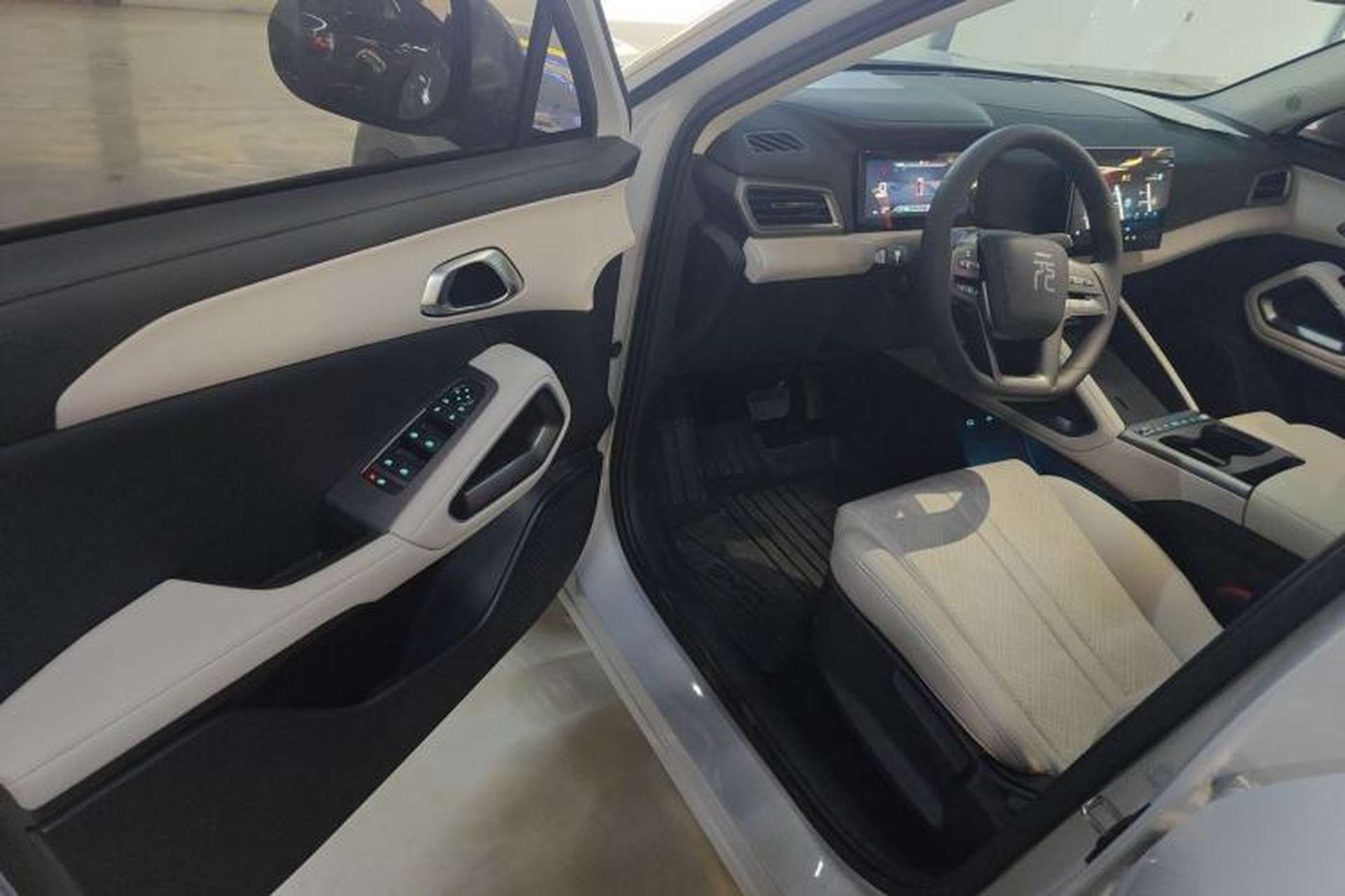 Used BYD Yuan UP 2025 Model 301KM Leading Version Driver Seat