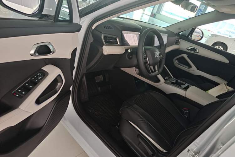 Used BYD Yuan UP 2025 Model 301KM Leading Version Driver Seat