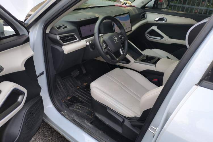 Used BYD Yuan UP 2025 Intelligent Driving Version 401 KM Dynamic Edition Driver Seat