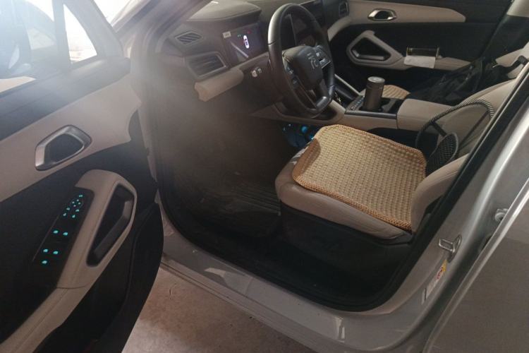 Used BYD Yuan UP 2025 Intelligent Driving Version 401 km Leading Edition Driver Seat