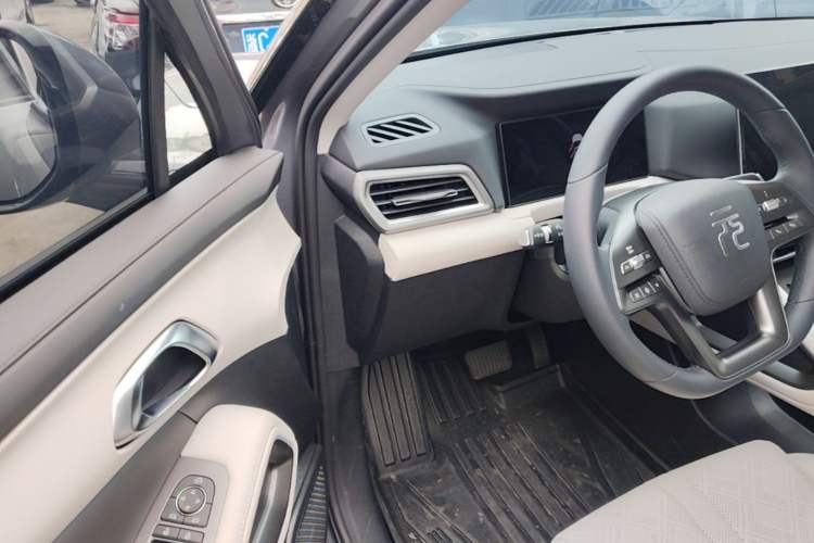 Used BYD Yuan UP 2025 Intelligent Driving Version 401 KM Dynamic Edition Driver Seat