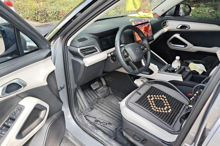 Used BYD Yuan UP 2025 Intelligent Driving Version 401 km Leading Edition Driver Seat