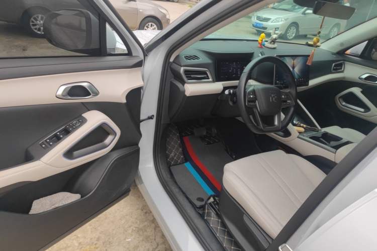 Used BYD Yuan UP 2025 Intelligent Driving Version 401 KM Dynamic Edition Driver Seat