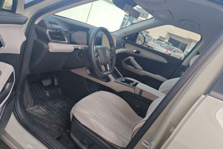 Used BYD Yuan UP 2025 Intelligent Driving Version 401 km Leading Edition Driver Seat