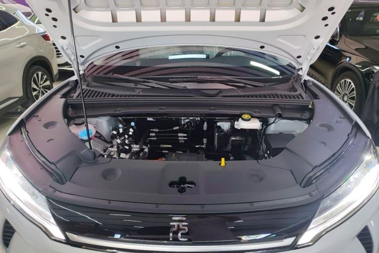 Used BYD Yuan UP 2025 Intelligent Driving Version 401 KM Dynamic Edition Engine Bay
