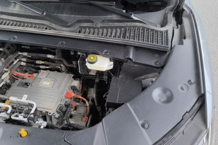 Used BYD Yuan UP 2025 Intelligent Driving Version 401 KM Dynamic Edition Engine Bay Left