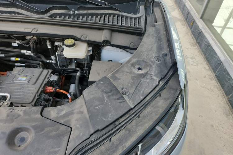 Used BYD Yuan UP 2025 Intelligent Driving Version 401 KM Dynamic Edition Engine Bay Left