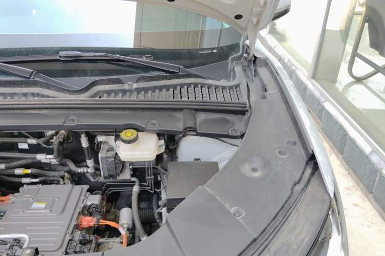 Used BYD Yuan UP 2025 Intelligent Driving Version 401 KM Dynamic Edition Engine Bay Left