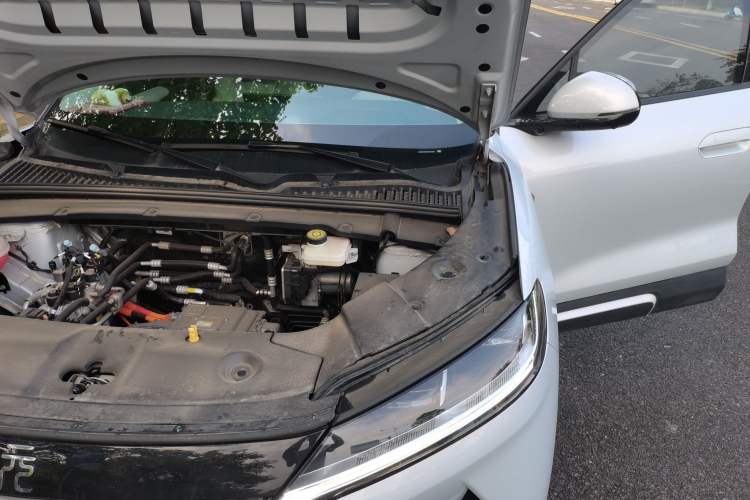 Used BYD Yuan UP 2025 Intelligent Driving Version 401 KM Dynamic Edition Engine Bay Left