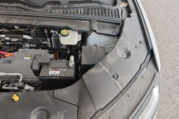 Used BYD Yuan UP 2025 Intelligent Driving Version 401 KM Dynamic Edition Engine Bay Left