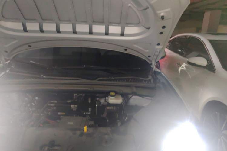Used BYD Yuan UP 2025 Intelligent Driving Version 401 km Beyond-Range Edition Engine Bay Left