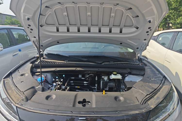 Used BYD Yuan UP 2025 Intelligent Driving Version 401 KM Dynamic Edition Engine Bay