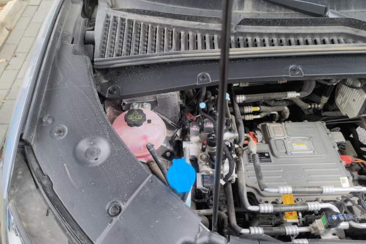 Used BYD Yuan UP 2025 Intelligent Driving Version 401 KM Dynamic Edition Engine Bay Right