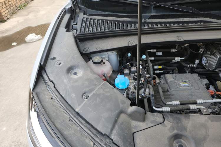 Used BYD Yuan UP 2025 Intelligent Driving Version 401 KM Dynamic Edition Engine Bay Right