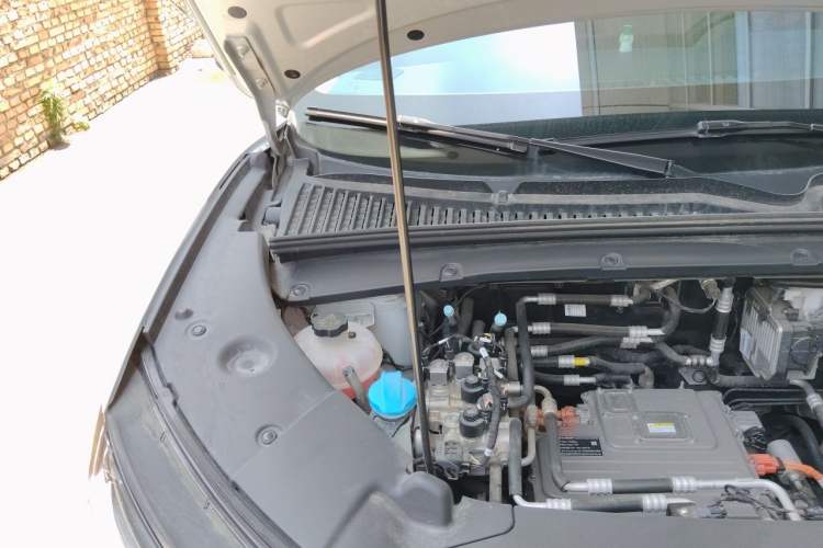 Used BYD Yuan UP 2025 Intelligent Driving Version 401 KM Dynamic Edition Engine Bay Right