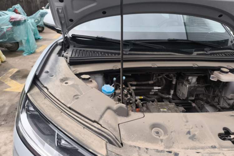 Used BYD Yuan UP 2025 Intelligent Driving Version 401 KM Dynamic Edition Engine Bay Right