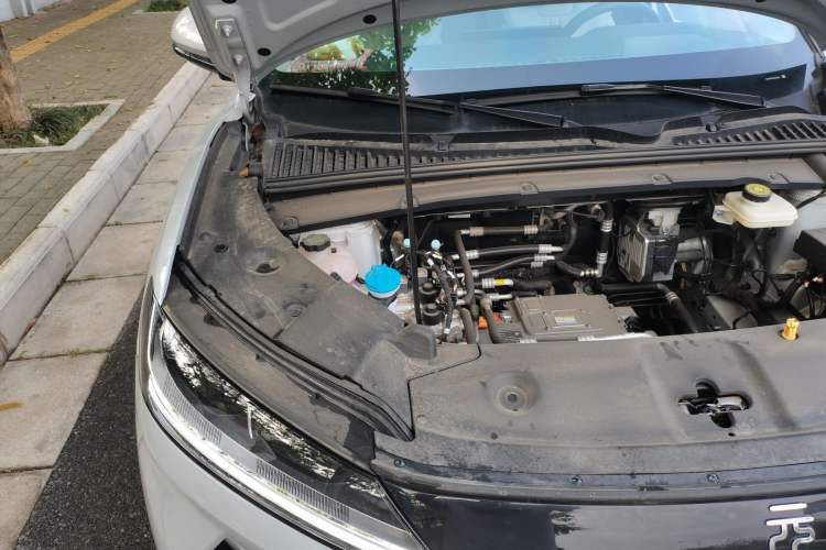 Used BYD Yuan UP 2025 Intelligent Driving Version 401 KM Dynamic Edition Engine Bay Right