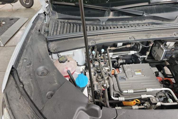 Used BYD Yuan UP 2025 Intelligent Driving Version 401 KM Dynamic Edition Engine Bay Right