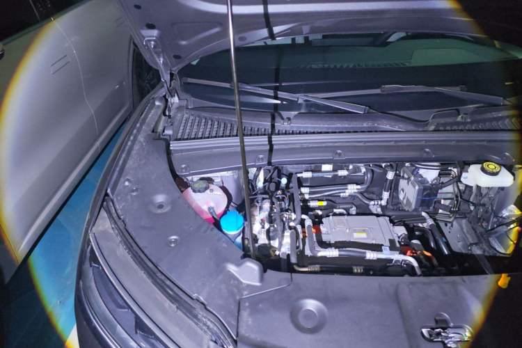 Used BYD Yuan UP 2025 Intelligent Driving Version 401 KM Dynamic Edition Engine Bay Right