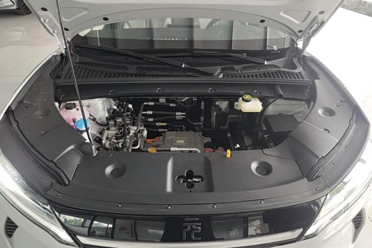 Used BYD Yuan UP 2025 Model 301KM Leading Version Engine Bay