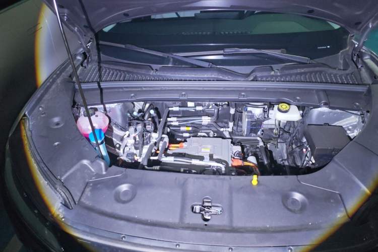 Used BYD Yuan UP 2025 Intelligent Driving Version 401 KM Dynamic Edition Engine Bay
