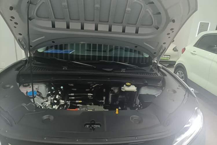 Used BYD Yuan UP 2025 Intelligent Driving Version 401 KM Dynamic Edition Engine Bay