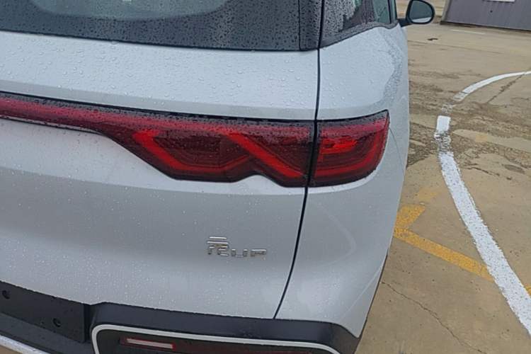 Used BYD Yuan UP 2025 Model 301KM Leading Version Exterior 3