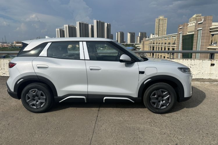 Used BYD Yuan UP 2025 Intelligent Driving Version 401 KM Dynamic Edition Exterior 3
