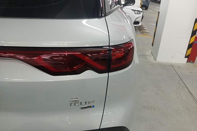 Used BYD Yuan UP 2025 Intelligent Driving Version 401 KM Dynamic Edition Exterior 3
