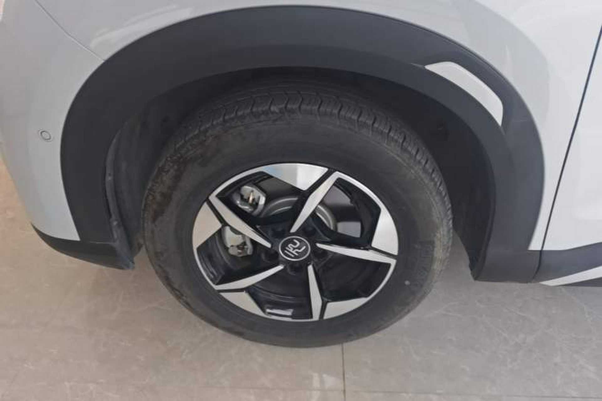 Used BYD Yuan UP 2025 Intelligent Driving Version 401 km Leading Edition Exterior 4
