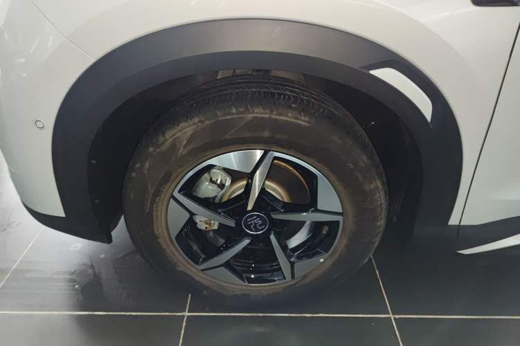 Used BYD Yuan UP 2025 Intelligent Driving Version 401 km Leading Edition Exterior 4