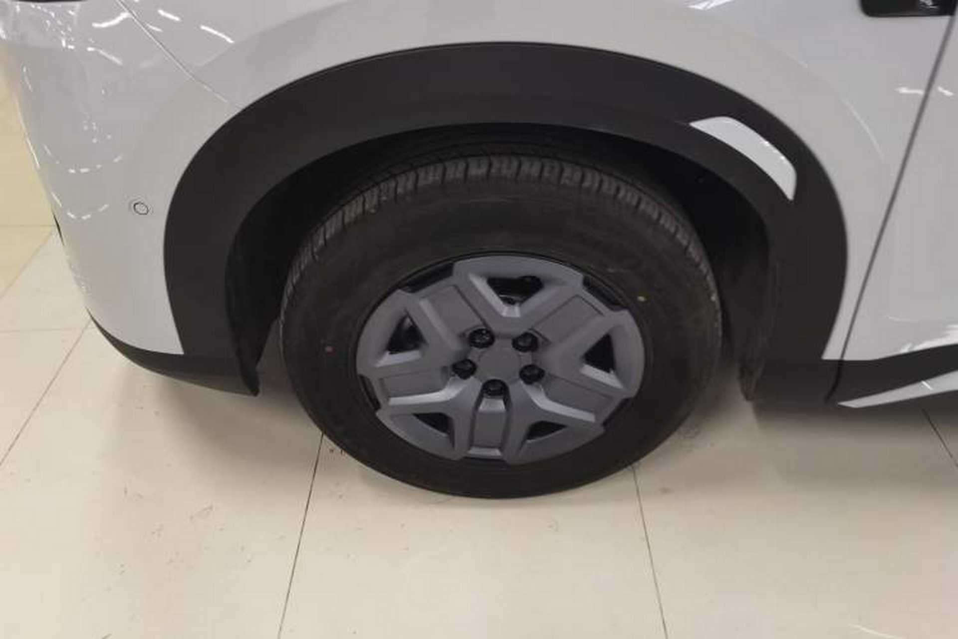 Used BYD Yuan UP 2025 Intelligent Driving Version 401 KM Dynamic Edition Exterior 4