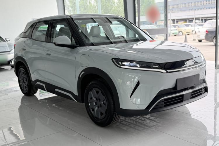 Used BYD Yuan UP 2025 Model 301KM Leading Version Exterior 4