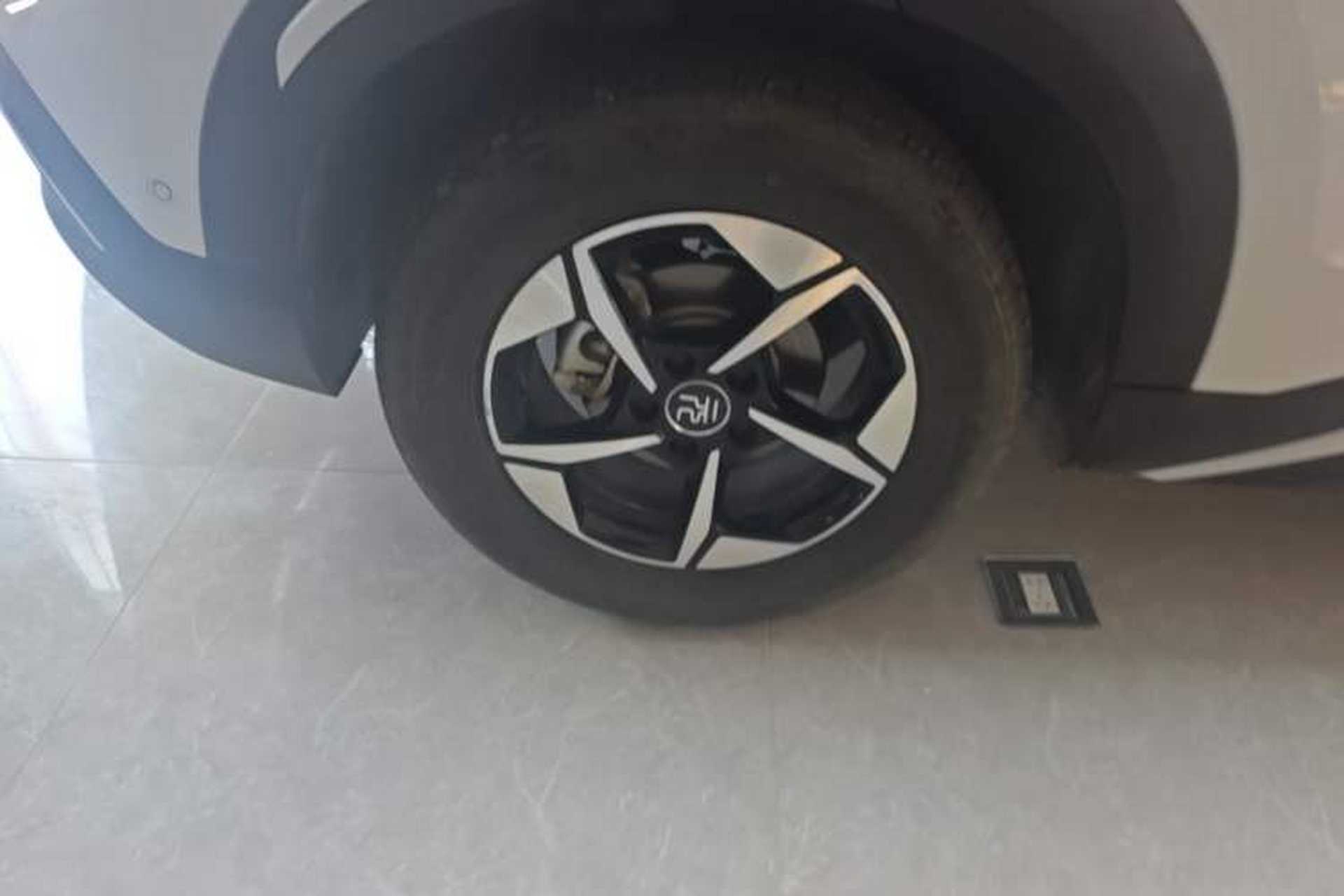 Used BYD Yuan UP 2025 Intelligent Driving Version 401 km Leading Edition Exterior 5