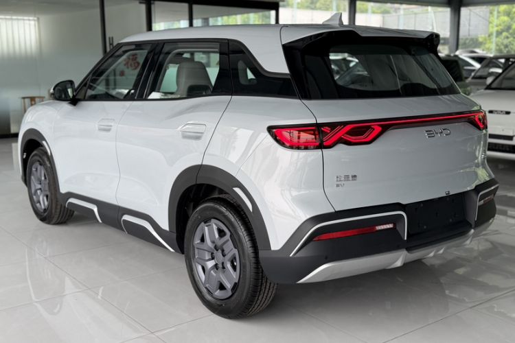 Used BYD Yuan UP 2025 Model 301KM Leading Version Exterior 5