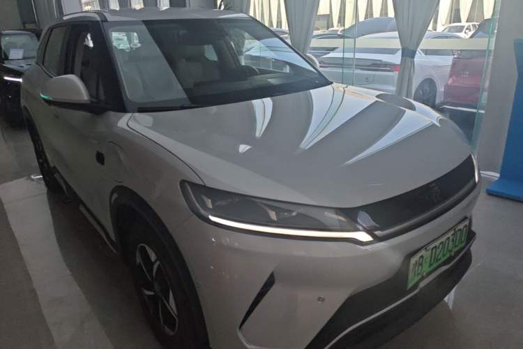 Used BYD Yuan UP 2025 Intelligent Driving Version 401 km Leading Edition Front Right 45 Deg