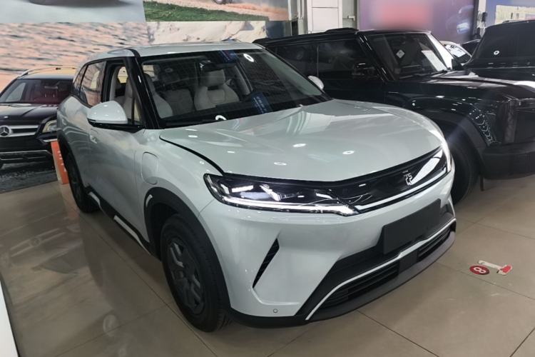 Used BYD Yuan UP 2025 Model 301KM Leading Version Front Right 45 Deg
