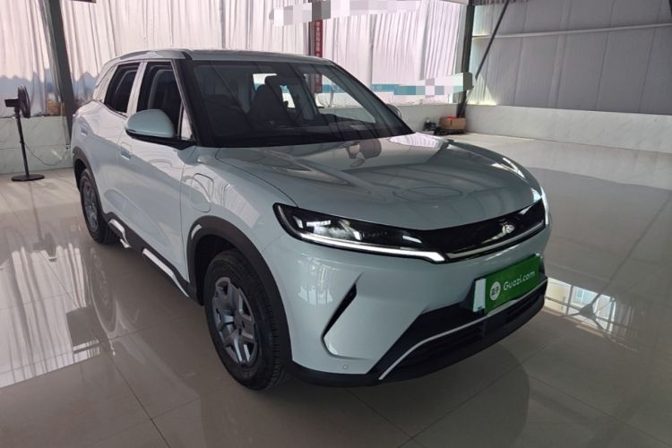 Used BYD Yuan UP 2025 Model 301KM Leading Version Front Right 45 Deg