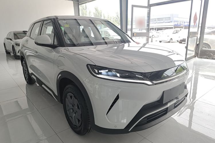 Used BYD Yuan UP 2025 Model 301KM Leading Version Front Right 45 Deg