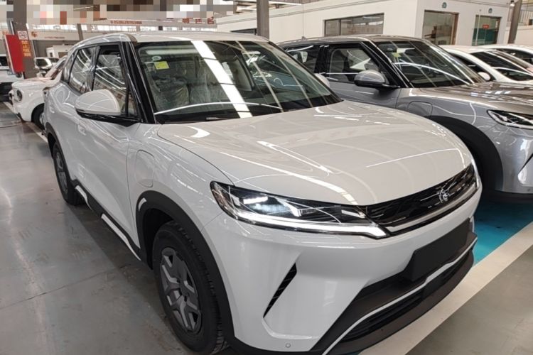 Used BYD Yuan UP 2025 Model 301KM Leading Version Front Right 45 Deg