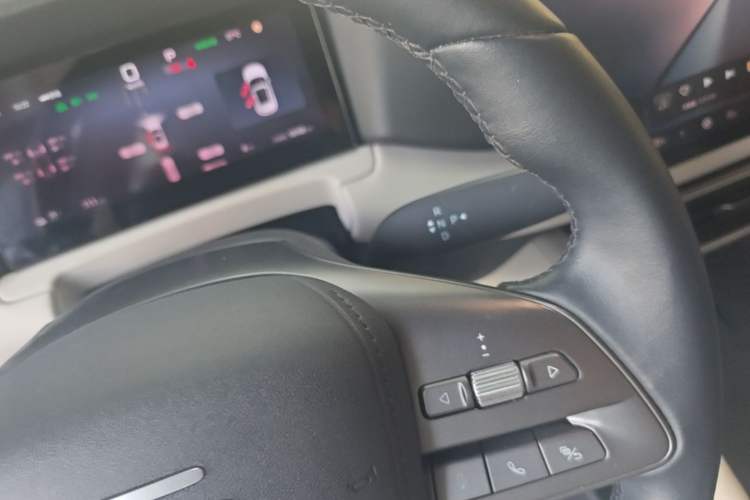 Used BYD Yuan UP 2025 Intelligent Driving Version 401 km Leading Edition Gear Lever
