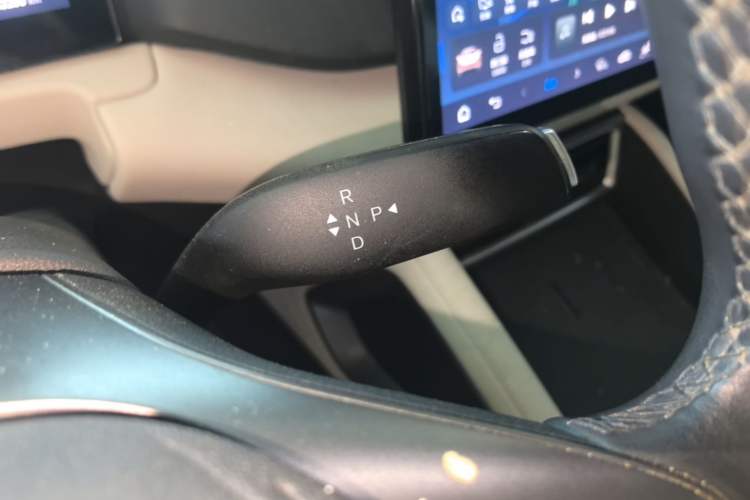 Used BYD Yuan UP 2025 Intelligent Driving Version 401 KM Dynamic Edition Gear Lever