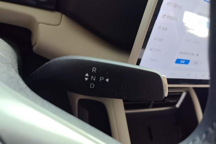 Used BYD Yuan UP 2025 Intelligent Driving Version 401 km Leading Edition Gear Lever