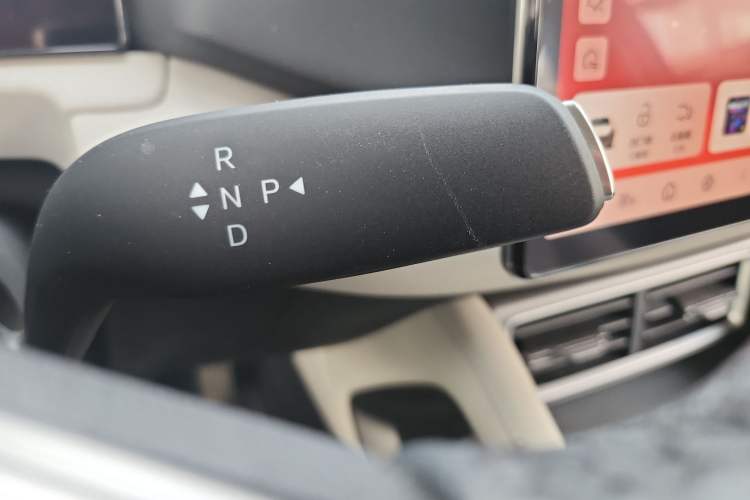 Used BYD Yuan UP 2025 Intelligent Driving Version 401 KM Dynamic Edition Gear Lever