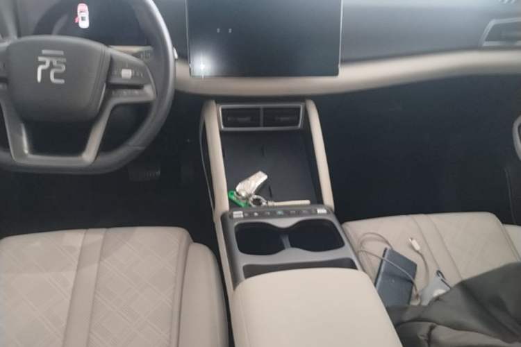 Used BYD Yuan UP 2025 Intelligent Driving Version 401 KM Dynamic Edition Gear Lever